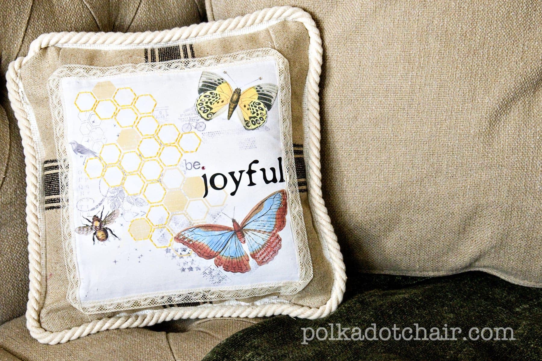 Tutorial Pillow made with printable fabric The Polkadot Chair