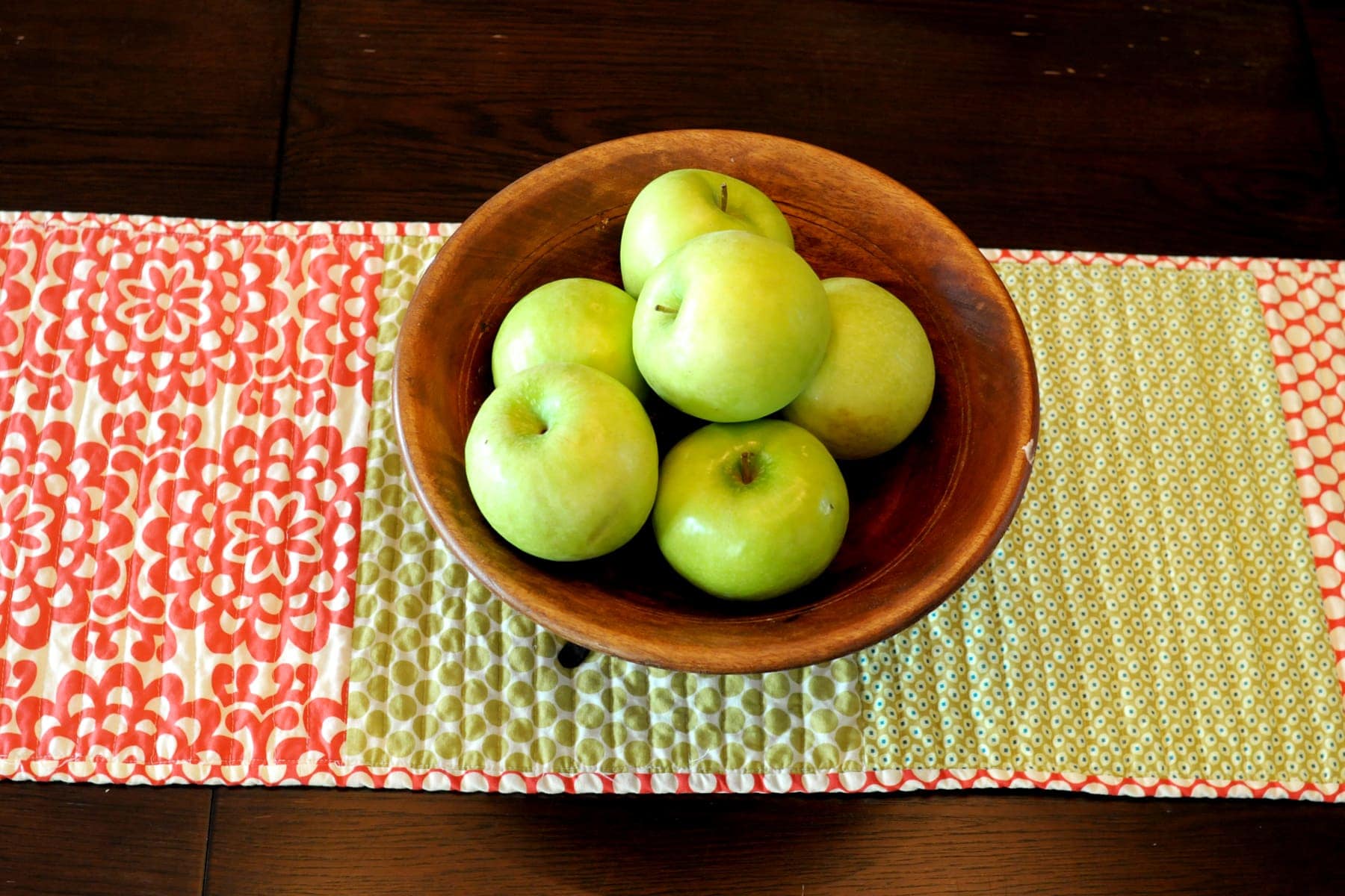 tuesday-tutorial-skinny-simple-table-runner-the-polkadot-chair