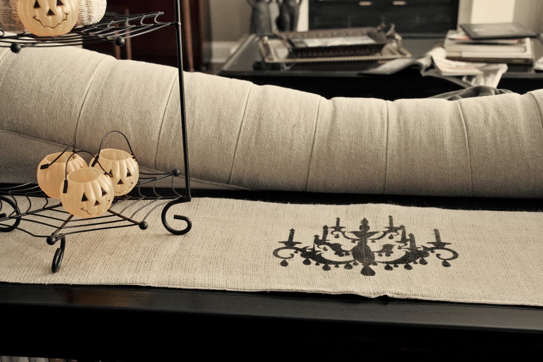 – Spooky Spine-Tingling Skeleton Table Runner