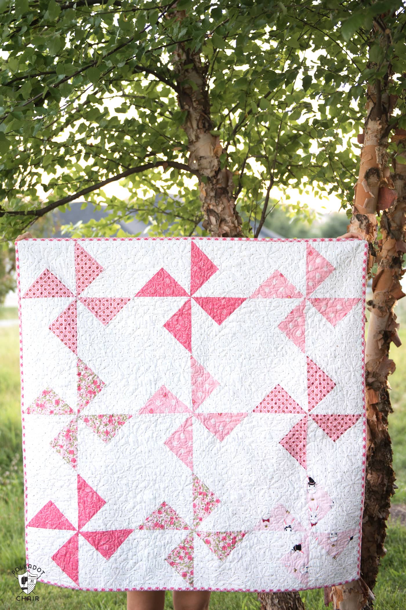 free-turnstile-block-baby-quilt-pattern-polka-dot-chair