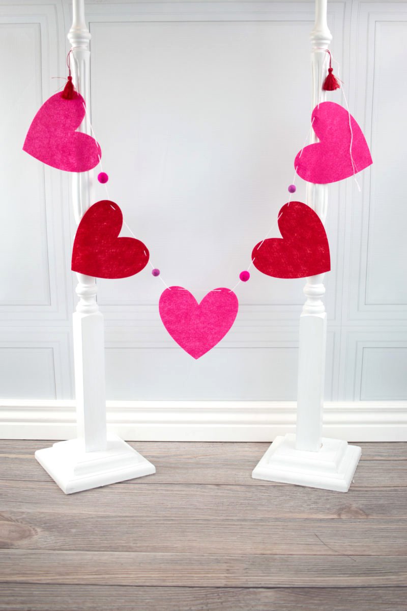 Heart Banner Tutorial; a Valentine\'s Day Craft Idea