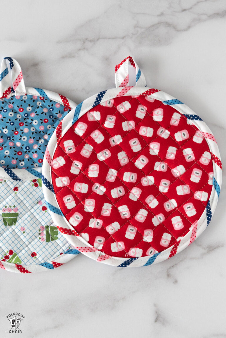 How to Make Round Quilted Potholders & Free Baking Gift Tag Printable