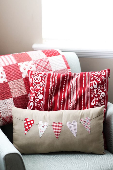 Fabric Christmas Banner Pattern (Reversible for Valentine's Day!) - Crazy  Little Projects